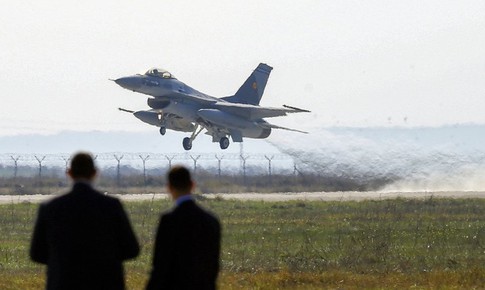 UAV Geran Nga biến chiến đấu cơ F-16 Ukraine thành 'máy hút bụi'