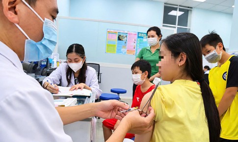 Sau chùm ca não mô cầu, lượng người tiêm vaccine tại TPHCM tăng gấp 8 lần