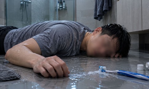 Người đàn ông 30 tuổi bất ngờ đột quỵ khi đang đánh răng buổi sáng