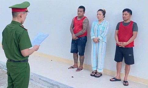 ‘Sang tay’ nữ nhân viên karaoke, lộ đường dây mua bán bé gái dưới 16 tuổi
