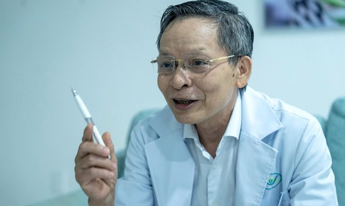 Từ cậu học trò đi bộ 20 km đến người mang ánh sáng cho hàng chục nghìn bệnh nhân