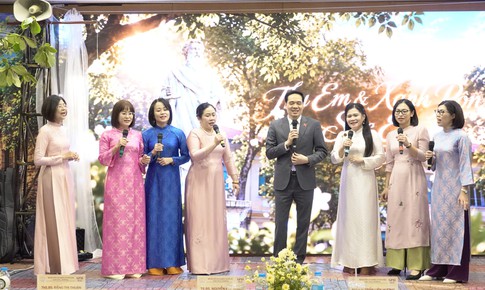 Tôn vinh vẻ đẹp phụ nữ ngành Y giữa sắc thu Hà Nội