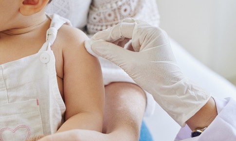 12 tháng tuổi trở lên: Thời điểm phù hợp tiêm phòng vắc xin thủy đậu cho trẻ