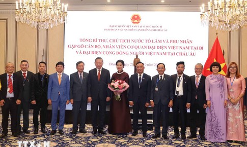 Tổng Bí thư, Chủ tịch nước Tô Lâm gặp gỡ cán bộ, nhân viên Cơ quan đại diện Việt Nam tại Bỉ và đại diện cộng đồng người Việt Nam tại châu Âu