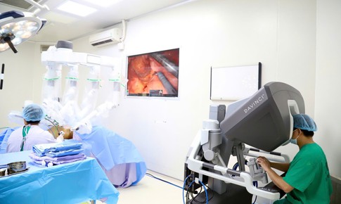 Bệnh viện K ứng dụng robot trong phẫu thuật ung thư trực tràng ở vị trí khó