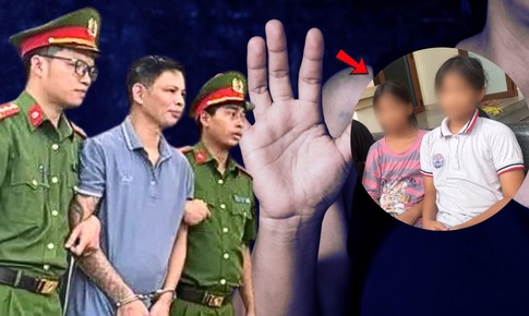 Hai con trốn dưới gầm ô tô vì sợ bố đánh, bà nội tố giác con trai