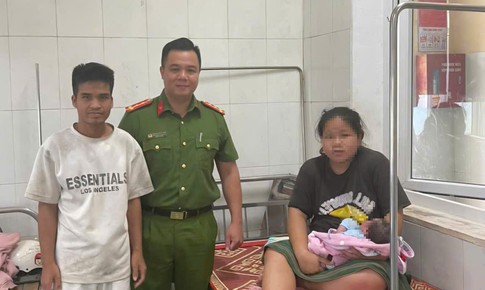 Đại úy công an hỗ trợ sản phụ chuyển dạ đến cơ sở y tế 