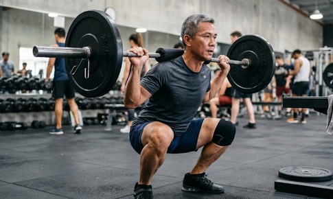Tập squat bao lâu thì vòng đùi bắt đầu to lên?