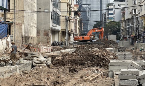 Hiện trạng thi công mở rộng ngõ 381 Nguyễn Khang, Hà Nội