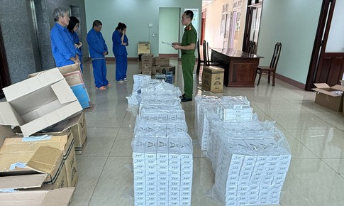 Khởi tố 4 người trong một gia đình vì buôn bán lượng lớn thuốc lá lậu