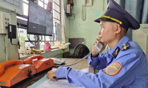 Người hùng nơi gác chắn: Kịp thời cứu nữ sinh trước mũi xe container