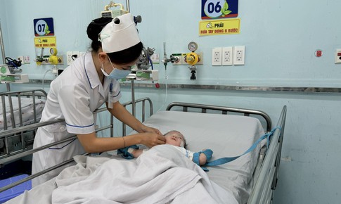 Ca tay chân miệng ở TPHCM tăng mạnh, cảnh báo nguy cơ biến chứng nặng