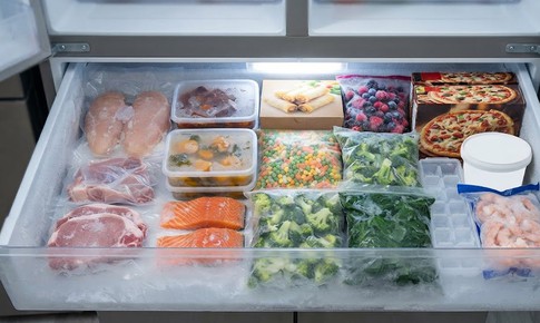 Điều gì xảy ra khi rã đông thực phẩm không đúng cách?
