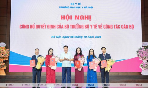 Bộ Y tế trao quyết định bổ nhiệm, bổ nhiệm lại Phó Hiệu trưởng Trường Đại học Y Hà Nội