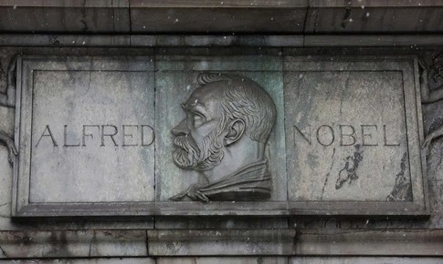 Quy trình phía sau những cái tên đoạt giải Nobel