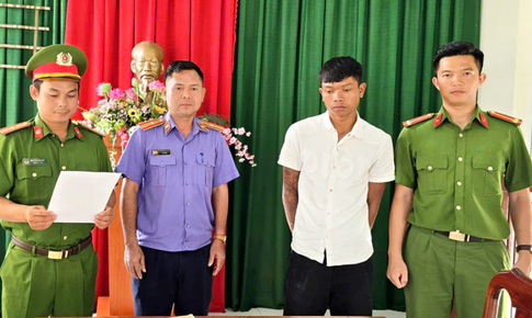Vợ đi uống bia gọi không chịu về, chồng tưới xăng đốt nhà bố mẹ vợ