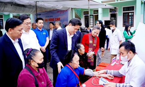 Nhịp cầu 65 năm Báo Sức khỏe và Đời sống: Từ trang báo đến mùa xuân trên rẻo cao