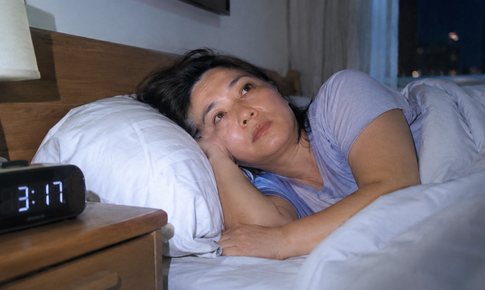 Thức dậy lúc 3 giờ sáng: Khi nào bình thường, khi nào cần đi khám?