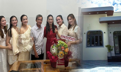 Bố mẹ sống trong căn nhà xuống cấp, 5 chị em gái góp 1 tỷ xây mới