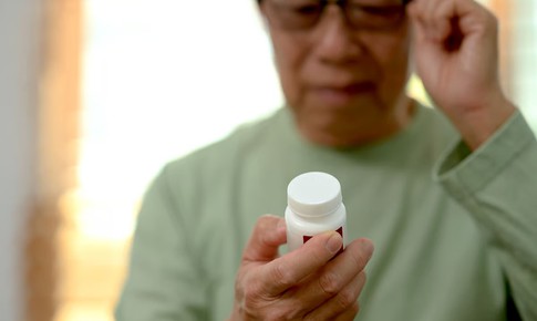 Cảnh báo nguy cơ sa sút trí tuệ từ một loại dưỡng chất bổ khớp quen thuộc