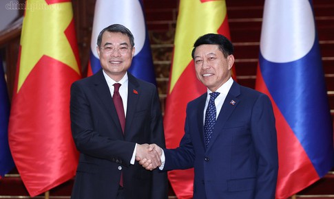 Thủ tướng Lê Minh Hưng hội đàm với Thủ tướng Lào Saleumxay Kommasith