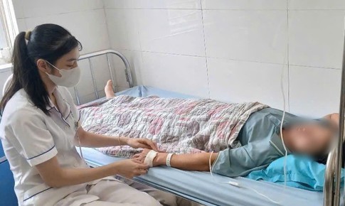 Sốt về chiều, kéo dài chưa rõ nguyên nhân: Cảnh giác với bệnh sốt mò