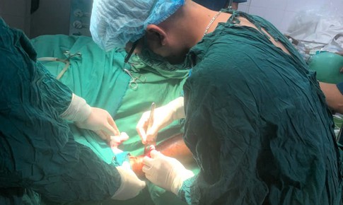 Y tế đảo tiền tiêu Bạch Long Vĩ phẫu thuật thành công cho bệnh nhân bị tai nạn lao động
