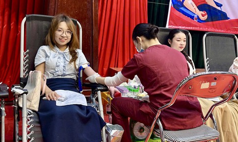 Hàng trăm người tham gia ngày hội hiến máu tại Quảng Trị
