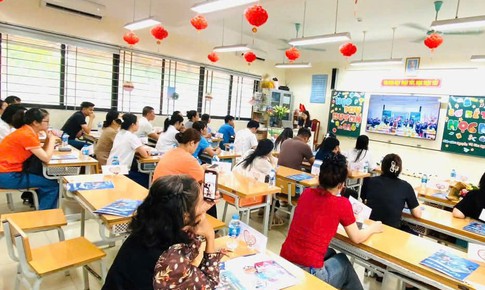 Phụ huynh chuyển tiền cho giáo viên lập quỹ lớp từ ngày 15/11 có vi phạm?