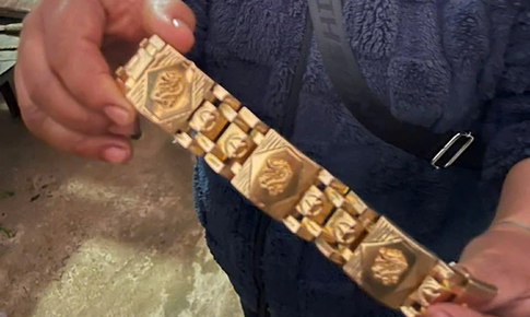 Người phụ nữ nhặt được 1,3 cây vàng ở chợ