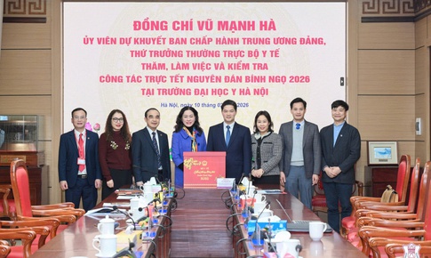 Thứ trưởng Thường trực Bộ Y tế Vũ Mạnh Hà thăm, chúc Tết Trường và Bệnh viện Đại học Y Hà Nội