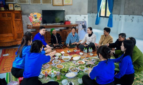 Những bữa tất niên ấm áp cùng Mẹ Việt Nam Anh hùng và các phận đời kém may mắn