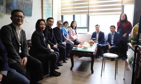 Bộ trưởng Đào Hồng Lan chúc Tết gia đình lãnh đạo Bộ tiền nhiệm, thăm hỏi thân nhân Liệt sĩ – Bác sĩ Đặng Thùy Trâm