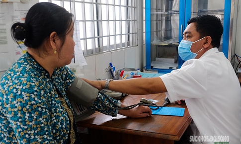 Thầy thuốc nơi đảo xa, ngày đêm vì sức khỏe nhân dân