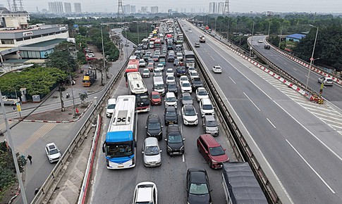 Chiều 26 Tết, giao thông tại Hà Nội thế nào?