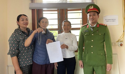 Nhặt được túi vàng ngày giáp Tết, hai phụ nữ tìm người trả lại