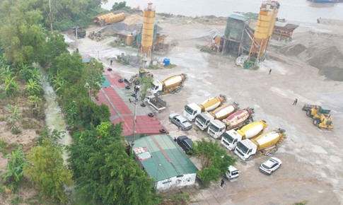 Khởi tố Trưởng trạm bê tông thuộc Công ty CP Việt Trung vì chỉ đạo đổ chất thải ra mương nước