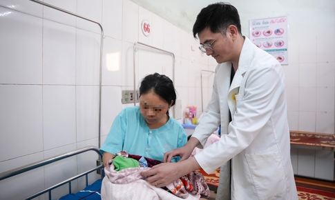 Giành lại sự sống cho mẹ con sản phụ bị xuất huyết buồng ối hiếm gặp ngày cận Tết