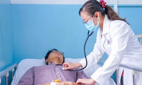 Ngộ độc thực phẩm, rượu bia gia tăng dịp Tết: Chuyên gia cảnh báo không chủ quan