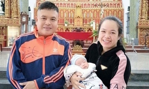 Thiên thần nhỏ mang mùa xuân đặc biệt đến với cặp vợ chồng hiếm muộn