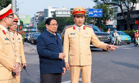 Thủ tướng động viên lực lượng CSGT, an ninh mạng làm nhiệm vụ đêm 29 Tết