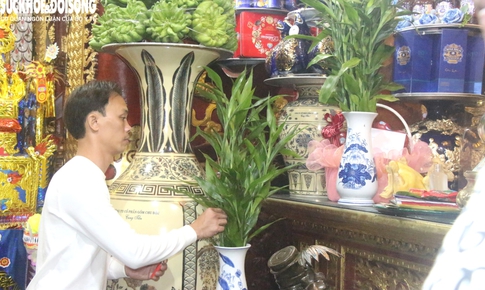 Chuyện chưa biết về xin lộc đêm Giao thừa ở ngôi đền thiêng thờ thần rắn