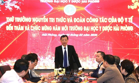 Thứ trưởng Bộ Y tế Nguyễn Tri Thức thăm, chúc Tết Trường Đại học Y Dược Hải Phòng