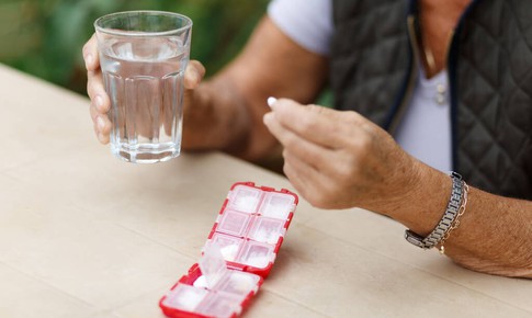 5 điều cần lưu ý khi dùng thuốc cho người cao tuổi dịp Tết