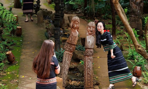 'Buôn cổ giàu đẹp nhất Tây Nguyên' hút khách dịp Tết