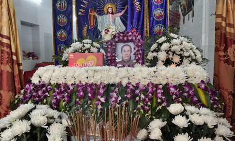 Đại tang nơi miền quê nghèo ngày đầu năm