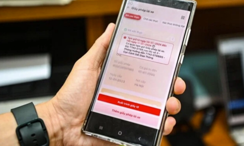 Vi phạm giao thông, giấy phép lái xe trên VNeID có bị tạm giữ?