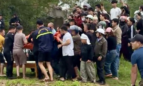 Vụ 7 người gặp nạn trên sông Gianh: 4 người trong một gia đình mãi ra đi