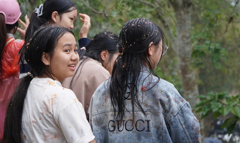 Phiên chợ ‘ném nhau’ cầu may độc nhất vô nhị ở xứ Thanh