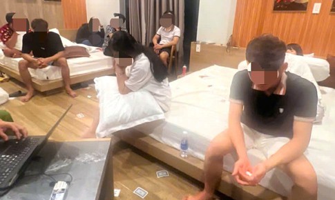 Đột kích khách sạn, phát hiện 8 thanh thiếu niên dương tính ma túy, có 2 em 14 tuổi